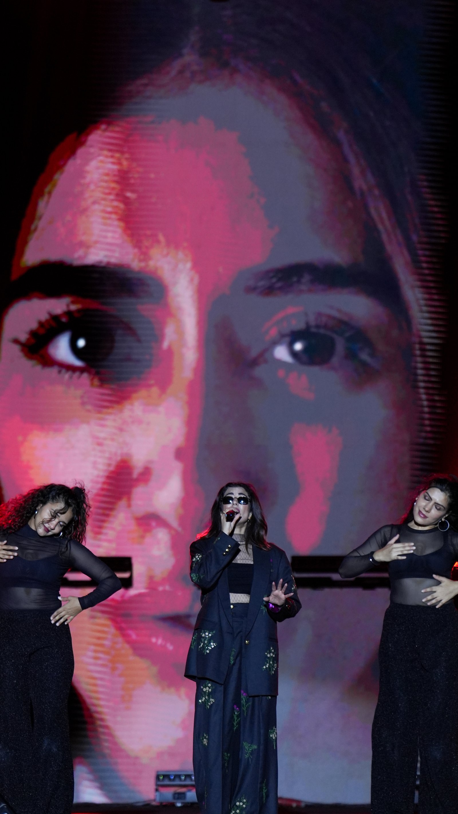 Jonita Gandhi — Photo 8 of 25